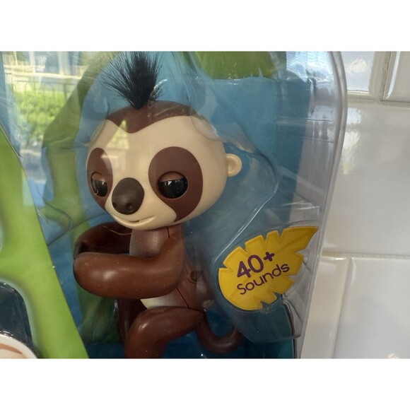 Fingerlings Baby Sloth Kingsley Interactive Baby Pet by WowWee 40+ Sounds 2016 - Picture 2 of 12